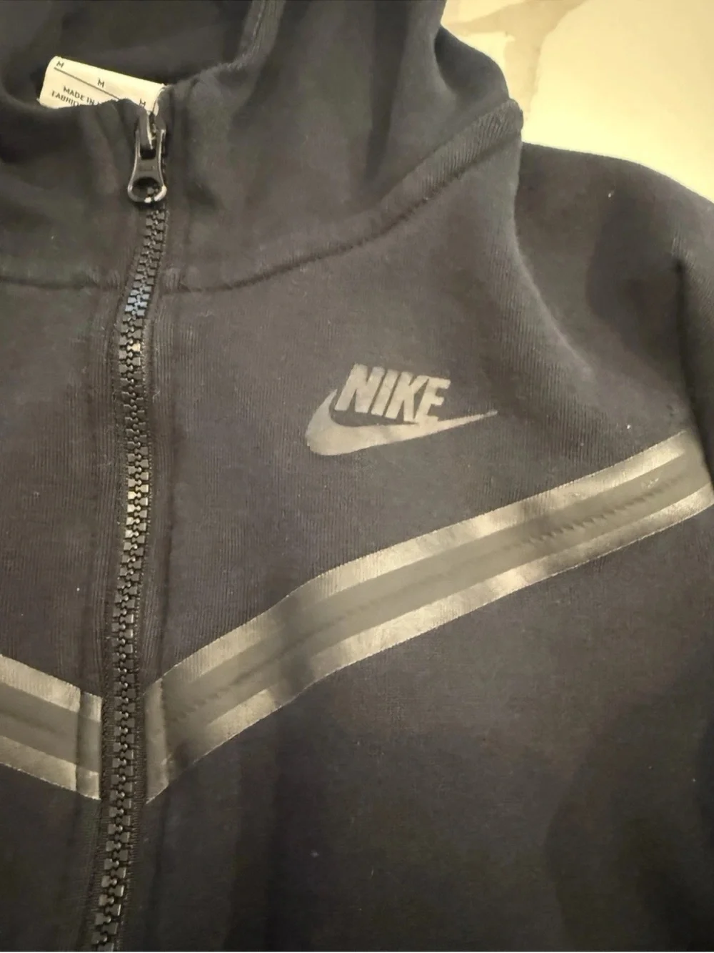 Nike Black Hooded Performance Zip Jacket with Reflective Trim Boys size medium